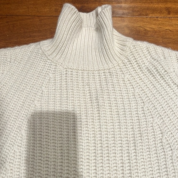 J Crew Front-pocket turtleneck merino wool sweater - Picture 3 of 8